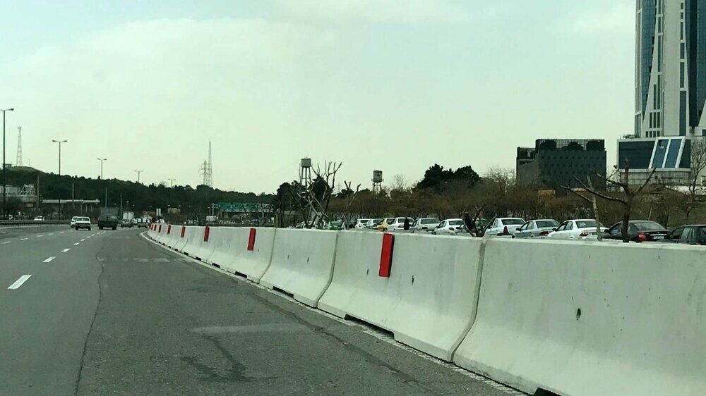 نصب  نیوجرسی  به جای گاردیل  در بزرگراه‌های تهران