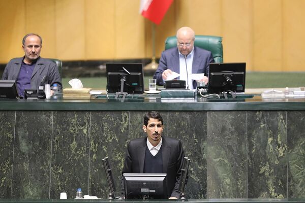 آقای رئیسی! یک ماه پیش به وزیر نفت نامه نوشتید دو مدیر کنار بروند اما وزیر استعفا داد و خانه‌نشین شد