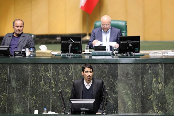 آقای رئیسی! یک ماه پیش به وزیر نفت نامه نوشتید دو مدیر کنار بروند اما وزیر استعفا داد و خانه‌نشین شد