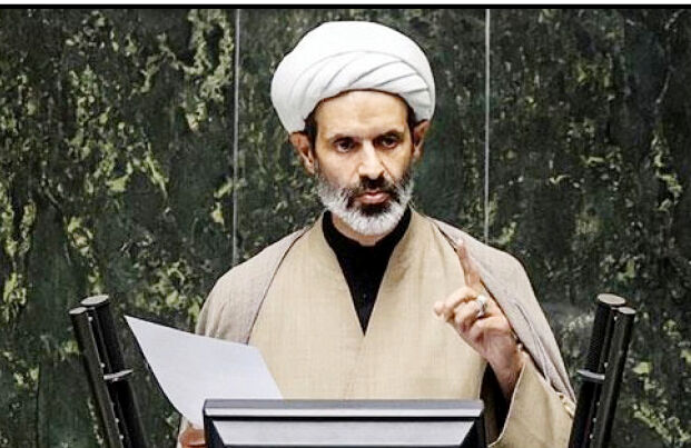 
رئیسی باید قبل از تغییر وزرا اقدام به تغییر معاون اول می‌کرد