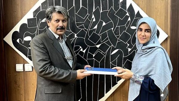 برکناری یک مدیر دولتی پس از انتشار عکسی‌ بی‌حجاب از دخترش