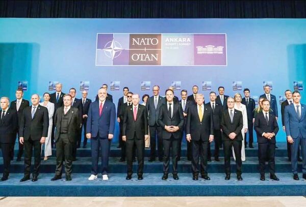 
ایران به آزادی کشتیرانی در تنگه هرمز احترام بگذارد