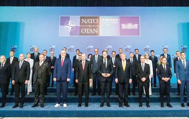 
ایران به آزادی کشتیرانی در تنگه هرمز احترام بگذارد