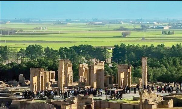تخت جمشید را فوری نجات دهید!