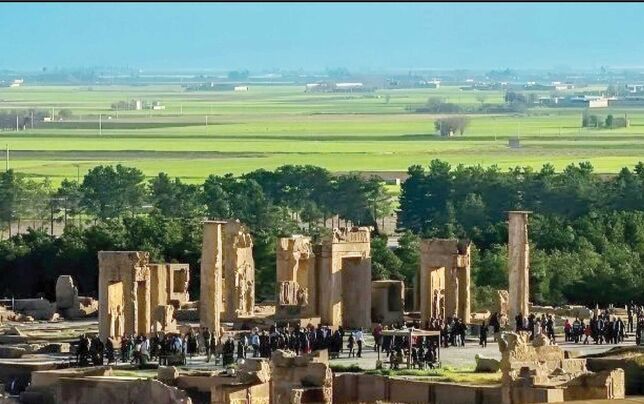 تخت جمشید را فوری نجات دهید!