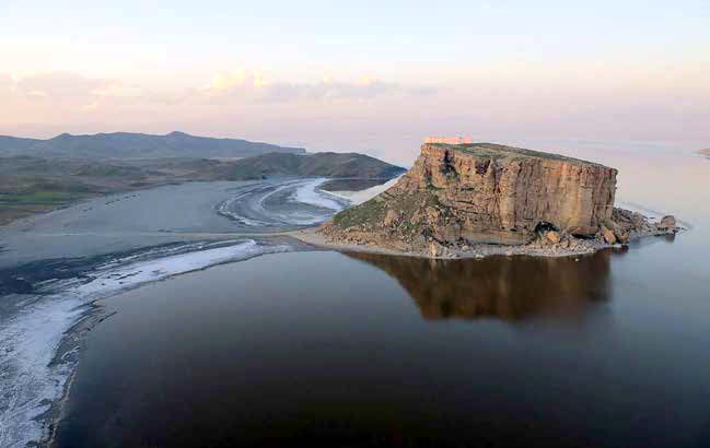 سدسازی رشته‌های احیای دریاچه را پنبه می‌کند