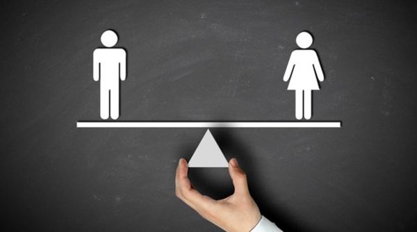 
زنان از تبعیض جنسیتی در دریافت مزد  رنج می‌برند
