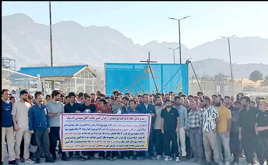 ادامه تجمع کارگران اخراجی 

پتروشیمی ارغوان‌گستر ایلام