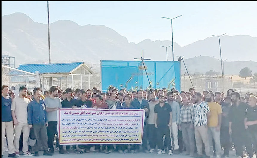 ادامه تجمع کارگران اخراجی 

پتروشیمی ارغوان‌گستر ایلام
