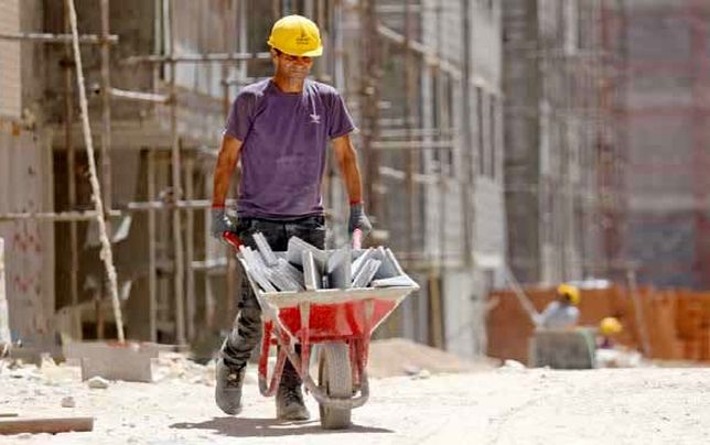 کارگران، بیکاری یا دریافت حقوق پایین را انتخاب کنند