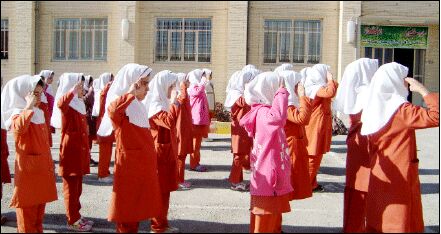 مدرسه پادگان نیست!