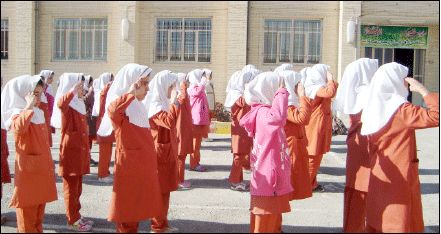 مدرسه پادگان نیست!
