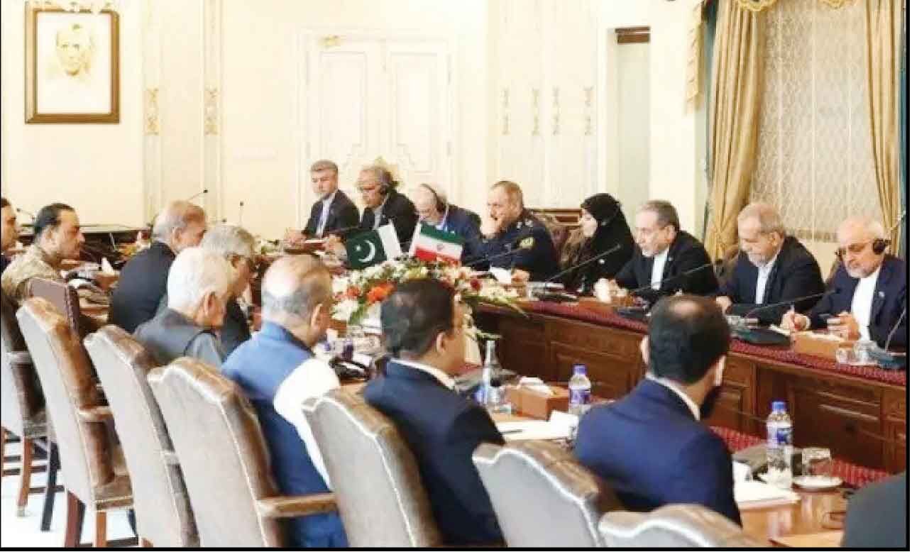 
امضای ۱۲ سند همکاری میان ایران و پاکستان در حوزه‌های مختلف