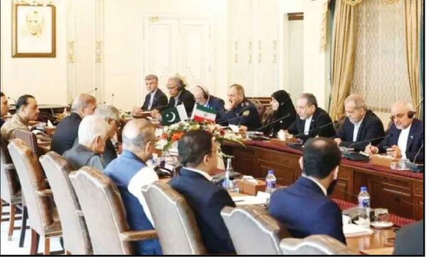 
امضای ۱۲ سند همکاری میان ایران و پاکستان در حوزه‌های مختلف
