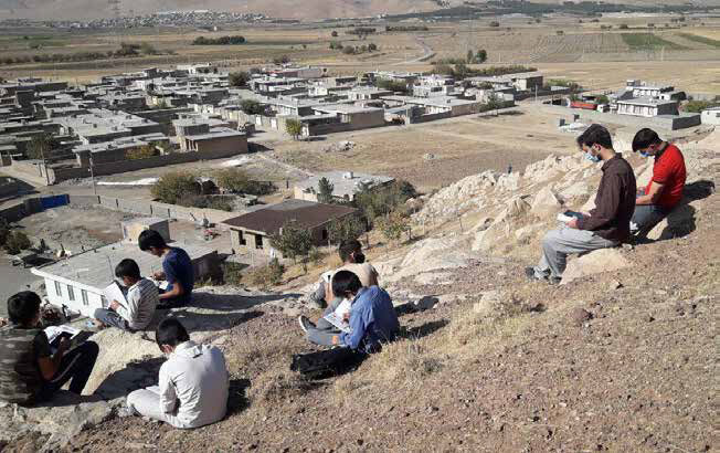 دانش‌آموزان سر به کوه و جاده گذاشته‌اند!