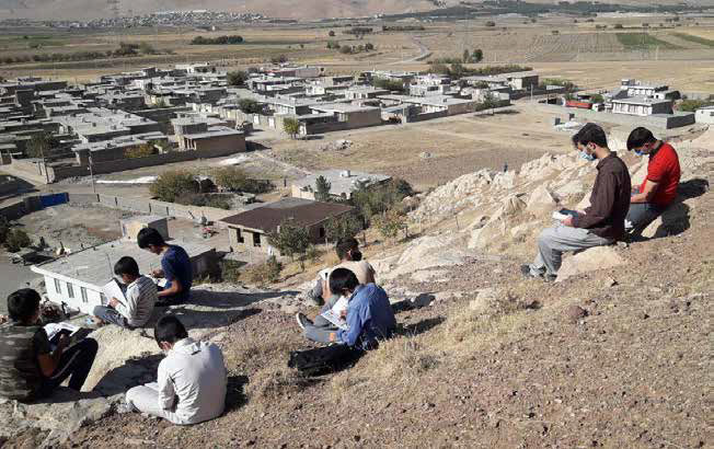 دانش‌آموزان سر به کوه و جاده گذاشته‌اند!