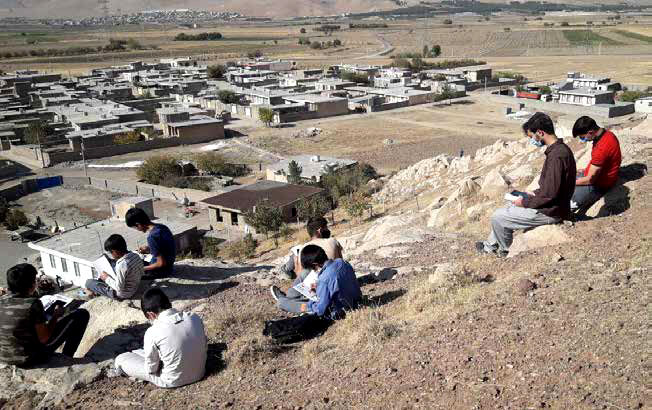 دانش‌آموزان سر به کوه و جاده گذاشته‌اند!