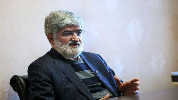 

تسخیر سفارت آمریکا آسیب زیادی 

به انقلاب اسلامی وارد کرد