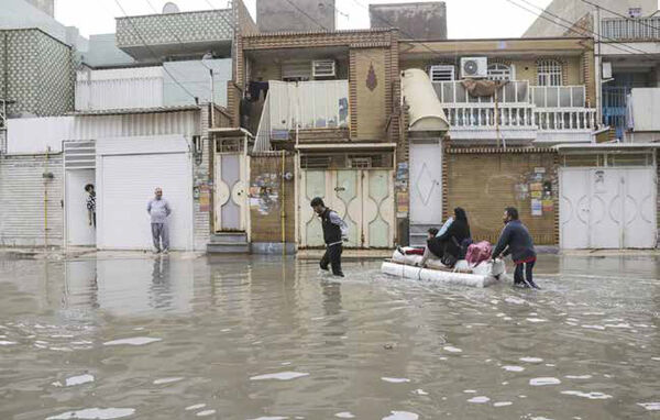 مصائب زندگی با بوی فاضلاب و  زالو