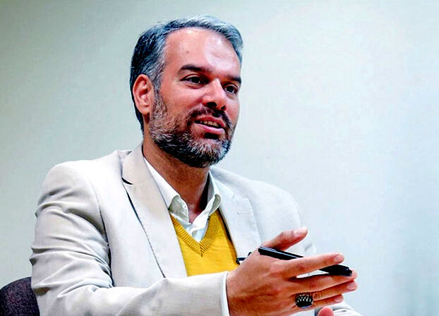 اگر به قیمت بنزین دست بزنیم مردم کف خیابان می‌آیند