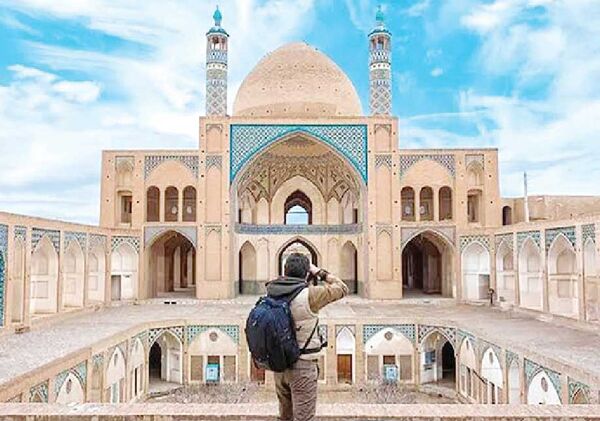 
درآمد گردشگری ایران90 درصد کاهش یافت