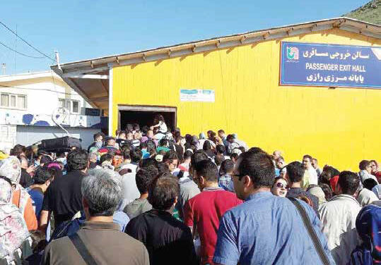 هم پول‌مان را می‌گیرند؛ هم عربده می‌کشند«برگردید ایران»