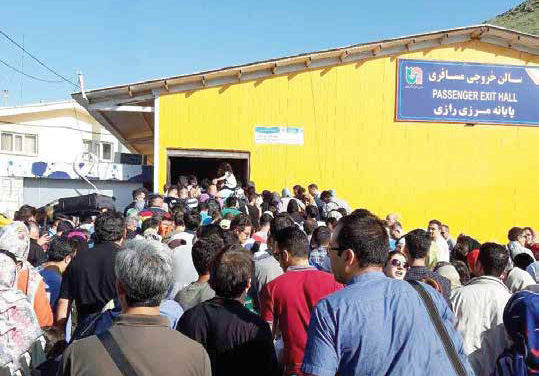 هم پول‌مان را می‌گیرند؛ هم عربده می‌کشند«برگردید ایران»