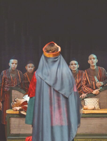 

خروج زنان از پرده‌نشینی