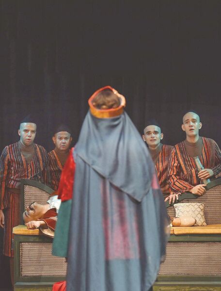 

خروج زنان از پرده‌نشینی