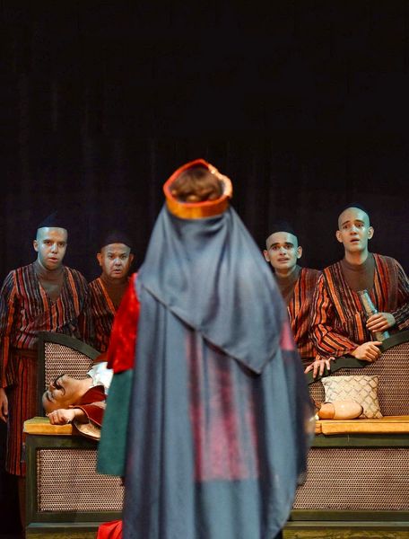 

خروج زنان از پرده‌نشینی