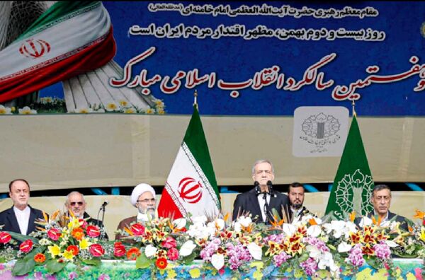 
باید با هدایت رهبر معظم انقلاب، زخم حوادث دی‌ماه را درمان کنیم