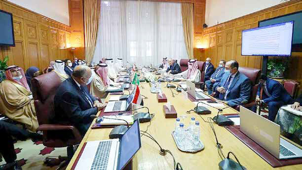 
سخیف، مداخله‌جویانه و تناقض‌آمیز است 