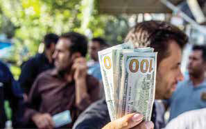 
دلالان ارز نباید اجازه جولان داشته باشند