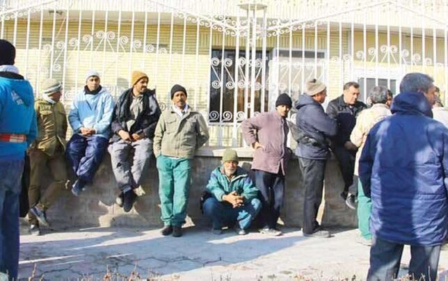 روزهای طولانی در انتظار حقوق