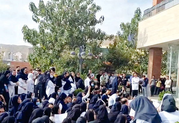 گسترش اعتراضات صنفی پرستاران 

به چند بیمارستان مشهد