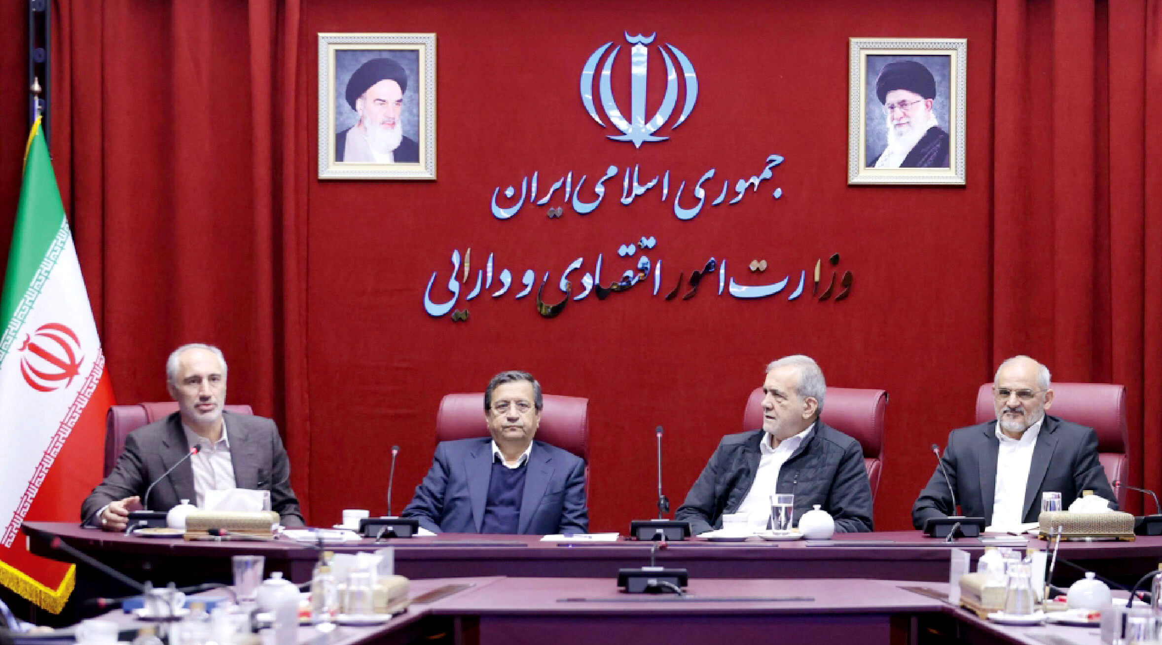 همتی باید پاسخگوی وضعیت بازار باشد؛ نه اینکه استیضاح شود