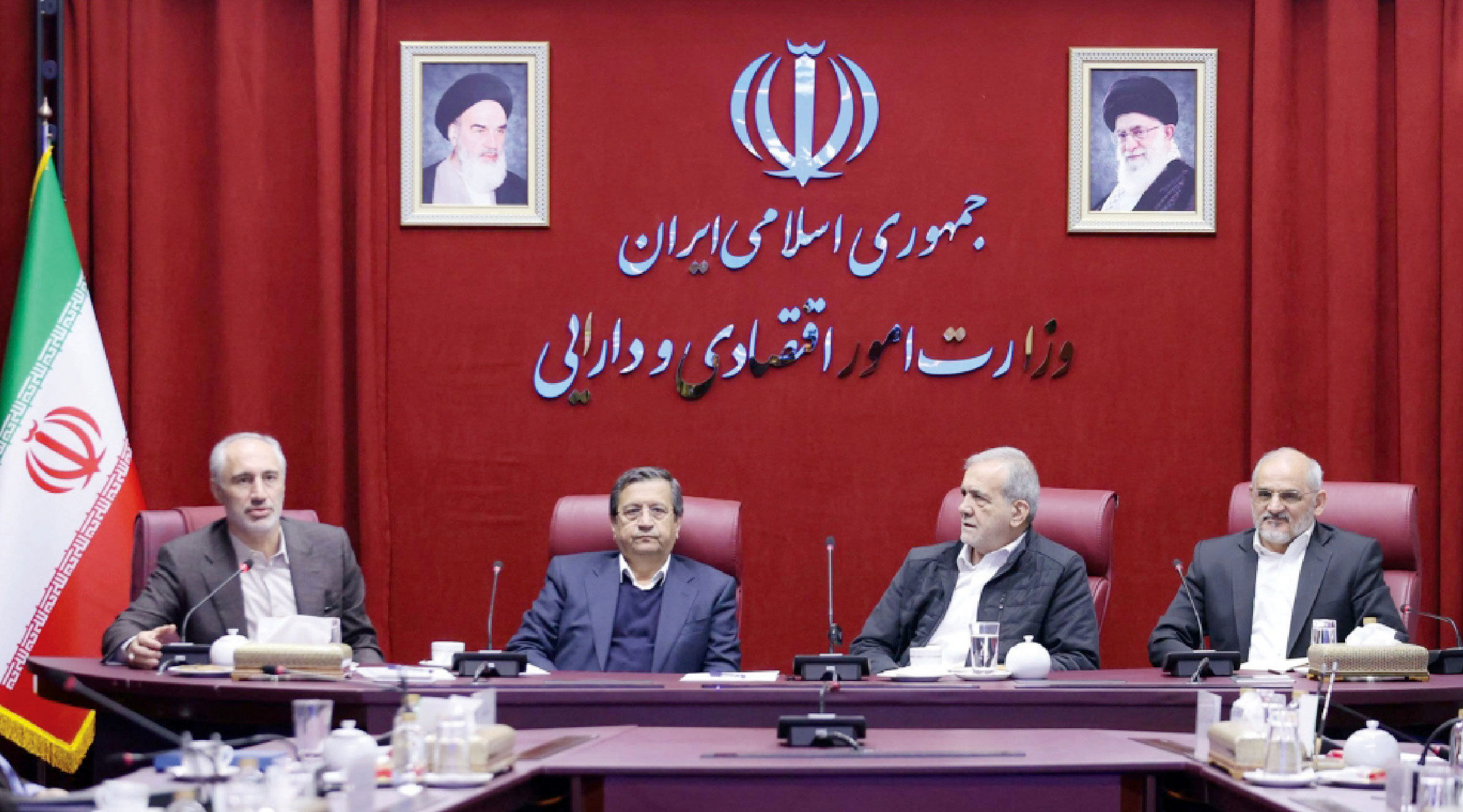 همتی باید پاسخگوی وضعیت بازار باشد؛ نه اینکه استیضاح شود