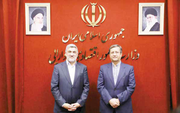 دولت و بانک مرکزی سیاست‌های خود را برای بورس تغییر دهند