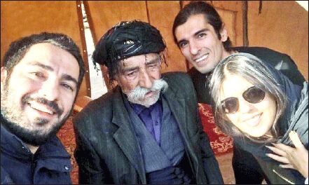 سلبریتی‌ها فا صله ایمنی را حفظ کنید!
