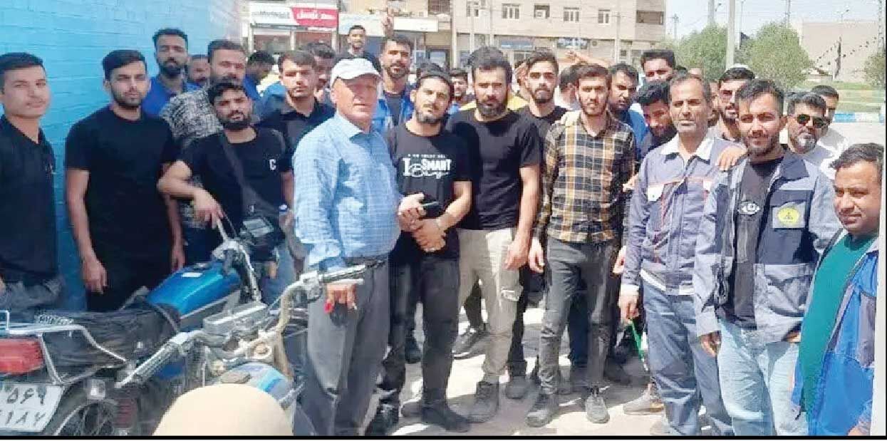 تجمع کارگران پتروناد در بندر امام در اعتراض به اخراج نیروهای بومی