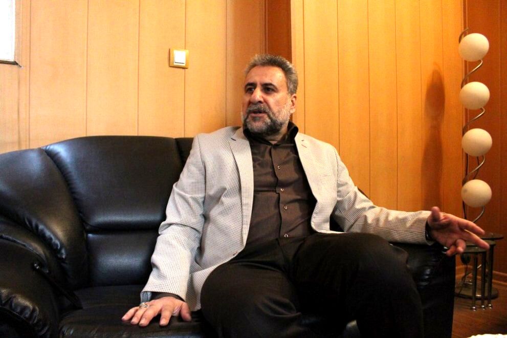 
خاکریز روس‌ها شده‌ایم
