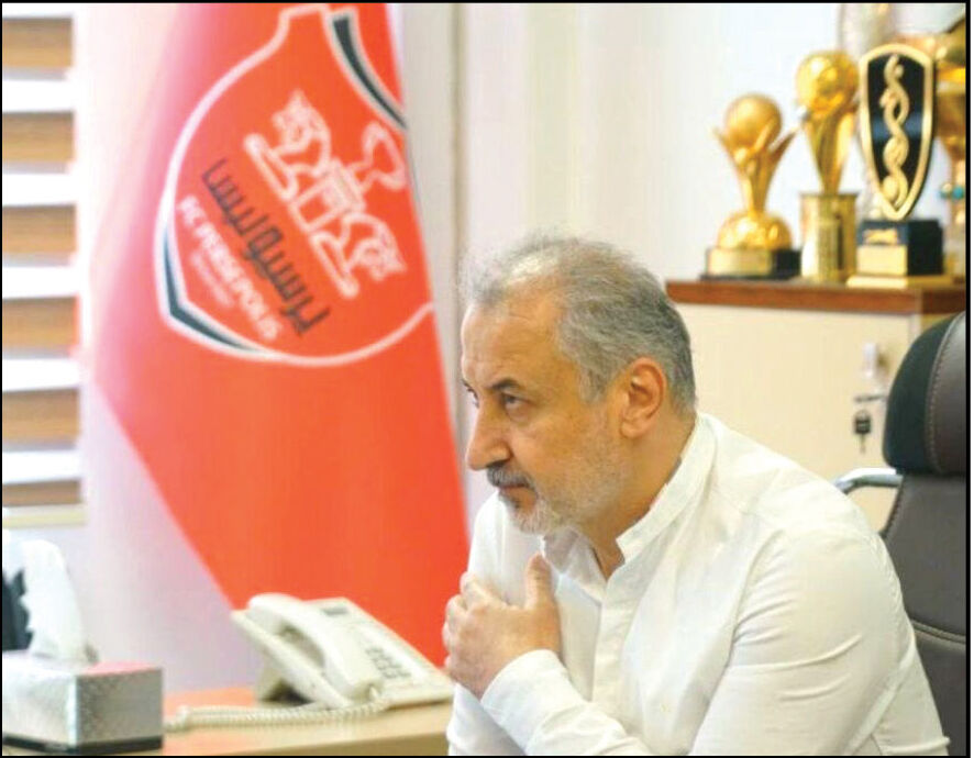 همه نگاه‌ها به علیرضا!