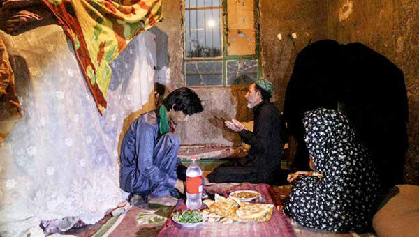 
سفره کارگر با شعار پر نمی‌شود
