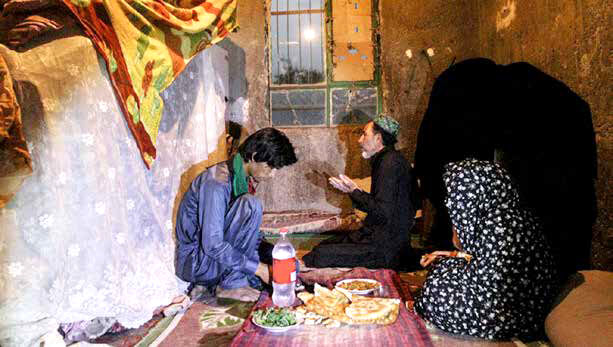 
سفره کارگر با شعار پر نمی‌شود

