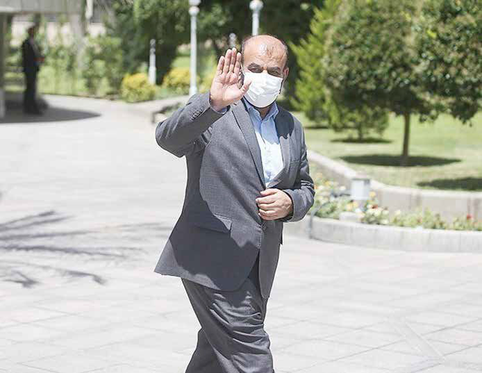
با هزار وعده آمد و بی‌هیچ عمل می‌رود