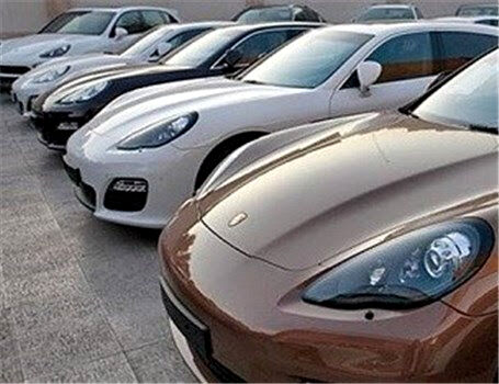 تداوم سرگردانی لوکس‌های خاک‌خور در گمرک
