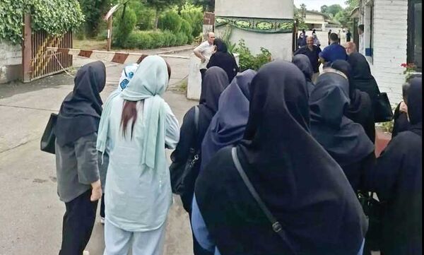 تجمع کارگران ایران برک 

در اعتراض به خانه‌نشینی اجباری