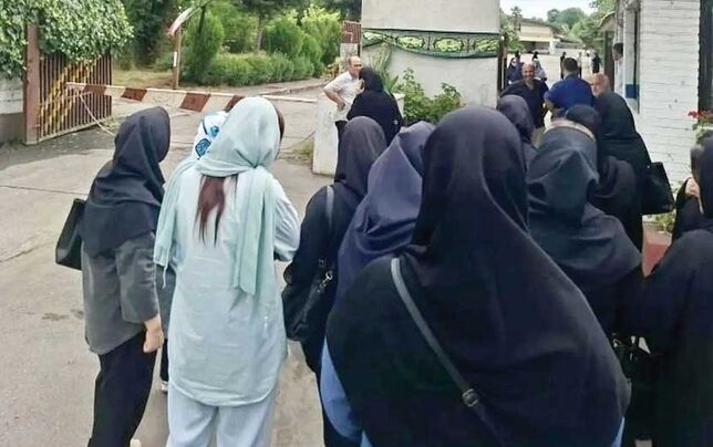 تجمع کارگران ایران برک 

در اعتراض به خانه‌نشینی اجباری