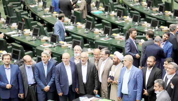 
سفره خالی کارگران را بازیچه منازعات جناحی خود قرار ندهید
