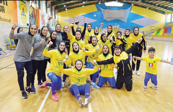 آبادان باخت و جشن قهرمانی گرفت

